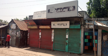 গাড়ি বন্ধ, না খেয়ে মরার অবস্থা তিন হাজার পরিবহন শ্রমিকের