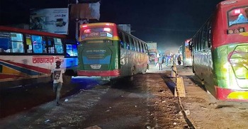 ফাঁকা মহাসড়ক, ব্যস্ত বাসস্ট্যান্ড