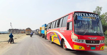 নলকা সেতুর দুই পাশে ১৫ কিলোমিটার যানজট