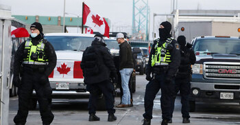 Canada police in standoff with protesters blocking bridge to US