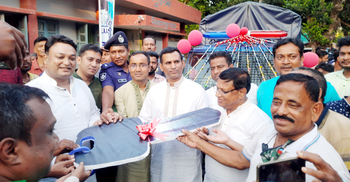 পুলিশকে গাড়ি উপহার দিলেন এমপি