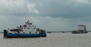 ১২ ঘণ্টা পর দৌলতদিয়া-পাটুরিয়ায় ফেরি চলাচল শুরু