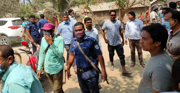 জীবননগরে ইউএনওর ওপর গ্রামবাসীর হামলা