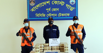 নাফ নদীতে পৌনে ৩ লাখ ইয়াবাসহ ট্রলার জব্দ