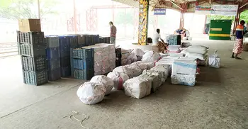 স্পেশাল ট্রেনে আম পরিবহনে ‘সিন্ডিকেটের কবলে’ ব্যবসায়ীরা