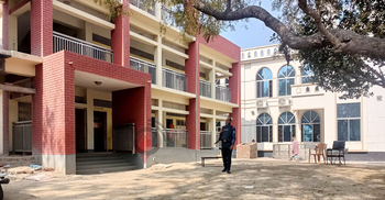 বেলা বাড়লেও নেই ভোটার উপস্থিতি