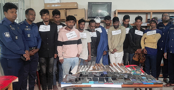 মেঘনায় পুলিশের সঙ্গে গোলাগুলিতে ডাকাত আহত, আটক ১৩