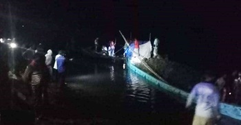 ডাকাতিয়ায় বরযাত্রীবাহী ট্রলারডুবিতে শিশু নিখোঁজ, নববধূসহ আহত ৭