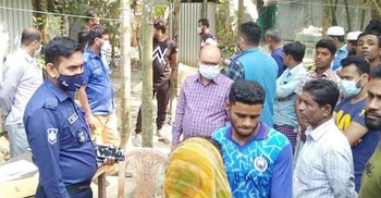 বাড়ির আঙিনায় আগুনে পুড়ে শিক্ষিকার মৃত্যু