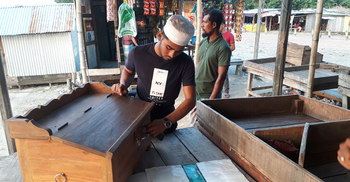 রাতে উঠছে নিষেধাজ্ঞা, ইলিশের জন্য প্রস্তুত আড়ত