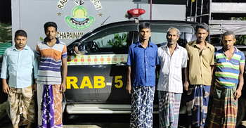 চাঁপাইনবাবগঞ্জে জুয়ার আসর থেকে গ্রেফতার ৬