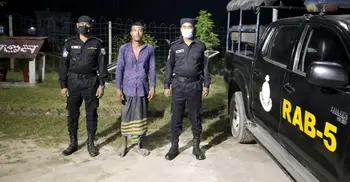 চাঁপাইনবাবগঞ্জে অস্ত্র-গুলিসহ যুবক গ্রেফতার