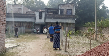 চাঁপাইনবাবগঞ্জে গভীর রাতে ককটেল বিস্ফোরণ