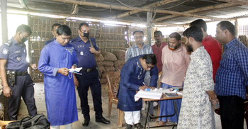 করোনায় বেশি দামে পেঁয়াজ বিক্রি করায় ব্যবসায়ীকে জরিমানা