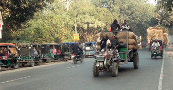 চাঁপাইনবাবগঞ্জে পরিবহন ধর্মঘট, ভোগান্তিতে যাত্রীরা