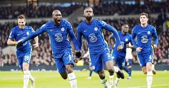 Chelsea ease past Tottenham into League Cup final