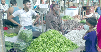 হিলিতে আমদানি বন্ধ, কাঁচা মরিচের দাম কেজিতে বাড়লো ২০ টাকা