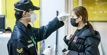 China admits ‘shortcomings’ as coronavirus death toll hits 425