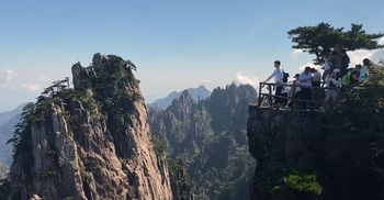 China's tourism industry thriving as world battles coronavirus