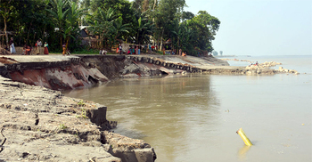 নদীর তীরে মিলল মৎস্য কর্মকর্তার মরদেহ