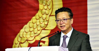 Chinese envoy volunteers first in COVID-19 vaccine trial in Bangladesh