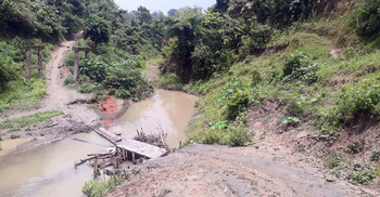 পাহাড়ের ১৬ গ্রামের মানুষের দুঃখ ঘিলাছড়া-গোমতিছড়া