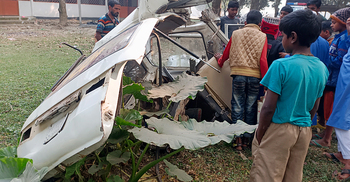মাইক্রোবাস চালাচ্ছিলেন কিশোর, গাছের সঙ্গে ধাক্কায় নিহত