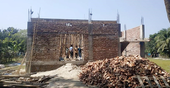 উচ্চ আদালতের নিষেধাজ্ঞার পরও চলছে গুদামঘর নির্মাণকাজ