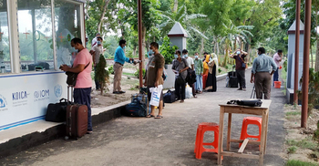 দর্শনা দিয়ে ফিরলেন আরও ৩৪ বাংলাদেশি