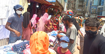 কুমিল্লায় শপিংমল-ফুটপাতে উপচেপড়া ভিড়