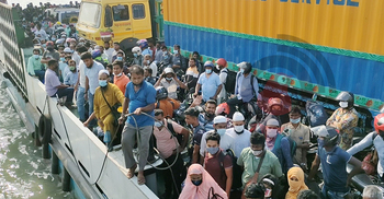 শিমুলিয়া-বাংলাবাজার নৌরুটে আজও ঢাকামুখী যাত্রীর চাপ