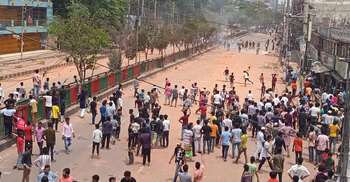 Dhaka College students clash with New Market traders again