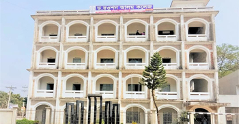 পড়া না পারায় ছাত্রকে দিয়ে ছাত্রীর গালে চড়!