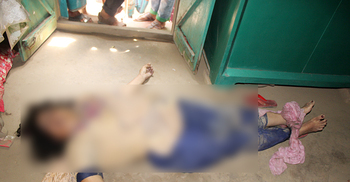 ঘরে মিললো ওড়নায় পা বাঁধা গৃহবধূর মরদেহ