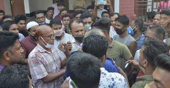 চেয়ারম্যানের বিচার দাবিতে ইউপি ভবন ঘেরাও