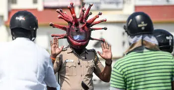 Cops use “coronavirus helmet” to raise awareness on COVID-19