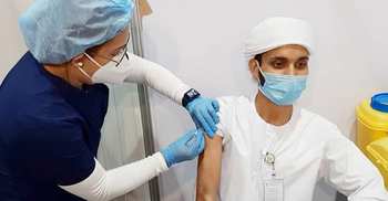 করোনার পরীক্ষামূলক টিকা নিয়ে অভিজ্ঞতা জানালেন বাংলাদেশি তরুণ