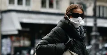 France reports 800 new cases in a day