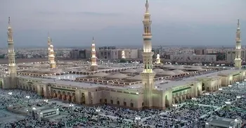 Saudi closes all mosques for prayers except two