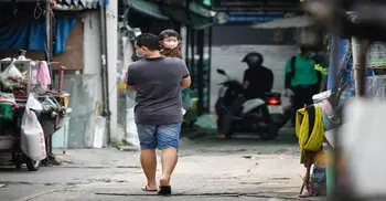 Bangkok shopping malls closed