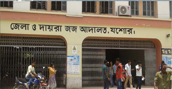 প্রতি মাসে পাঁচজন দরিদ্রকে খাওয়ানোর সাজা দিলেন বিচারক