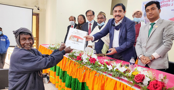 এক ‘মা’ জন্ম দিলেন, ঘর দিলেন আরেক ‘মা’