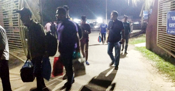 কক্সবাজারে আটকেপড়া পর্যটকদের রুম ভাড়ায় বিশেষ ছাড়