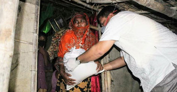 যেভাবে ঘরে ঘরে গিয়ে ভোট চেয়েছি সেভাবেই ক্ষুধার্তদের খাবার দিচ্ছি