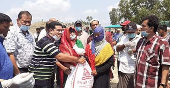 প্রবাসীর উদ্যোগে কক্সবাজারে ৬০০ পরিবারে খাদ্য সহায়তা