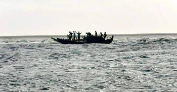 সোনাদিয়া চ্যানেলে ফিশিং ট্রলারে ডাকাতি-লুটপাট