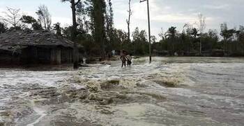 ঘূর্ণিঝড় ‘ইয়াস’ ও পূর্ণিমার প্রভাবে কক্সবাজারের উপকূল প্লাবিত