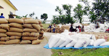 ৮৫ লাখ টাকার সরকারি চাল গায়েব করে দিলেন গুদাম কর্মকর্তা