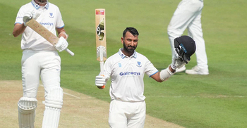 ১২৫ বছরের রেকর্ড ভাঙলেন পূজারা