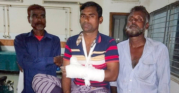 ভোট চাইতে গিয়ে দুই প্রার্থীর সমর্থকদের মধ্যে সংঘর্ষ